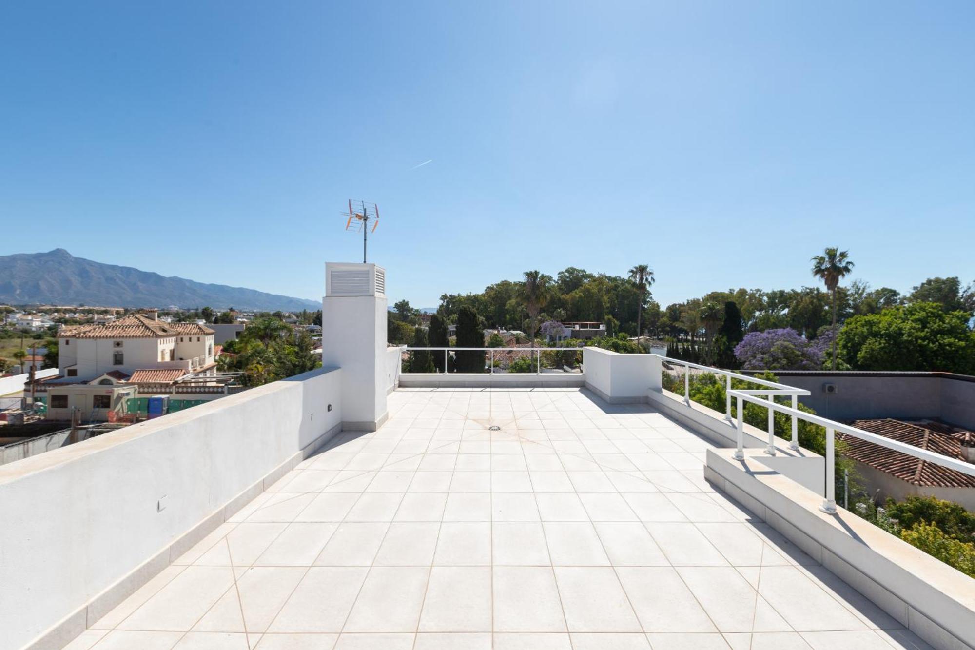 Villa Espectacular Con Piscina En *