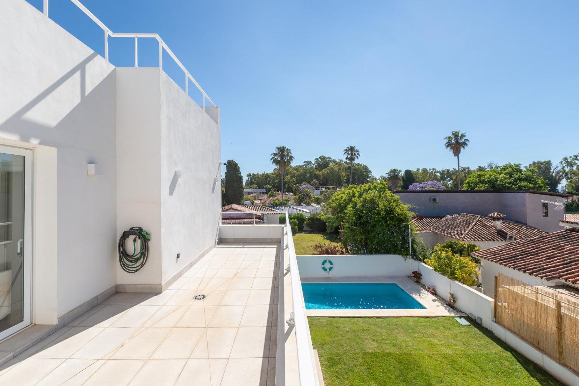 Villa Espectacular Con Piscina En *