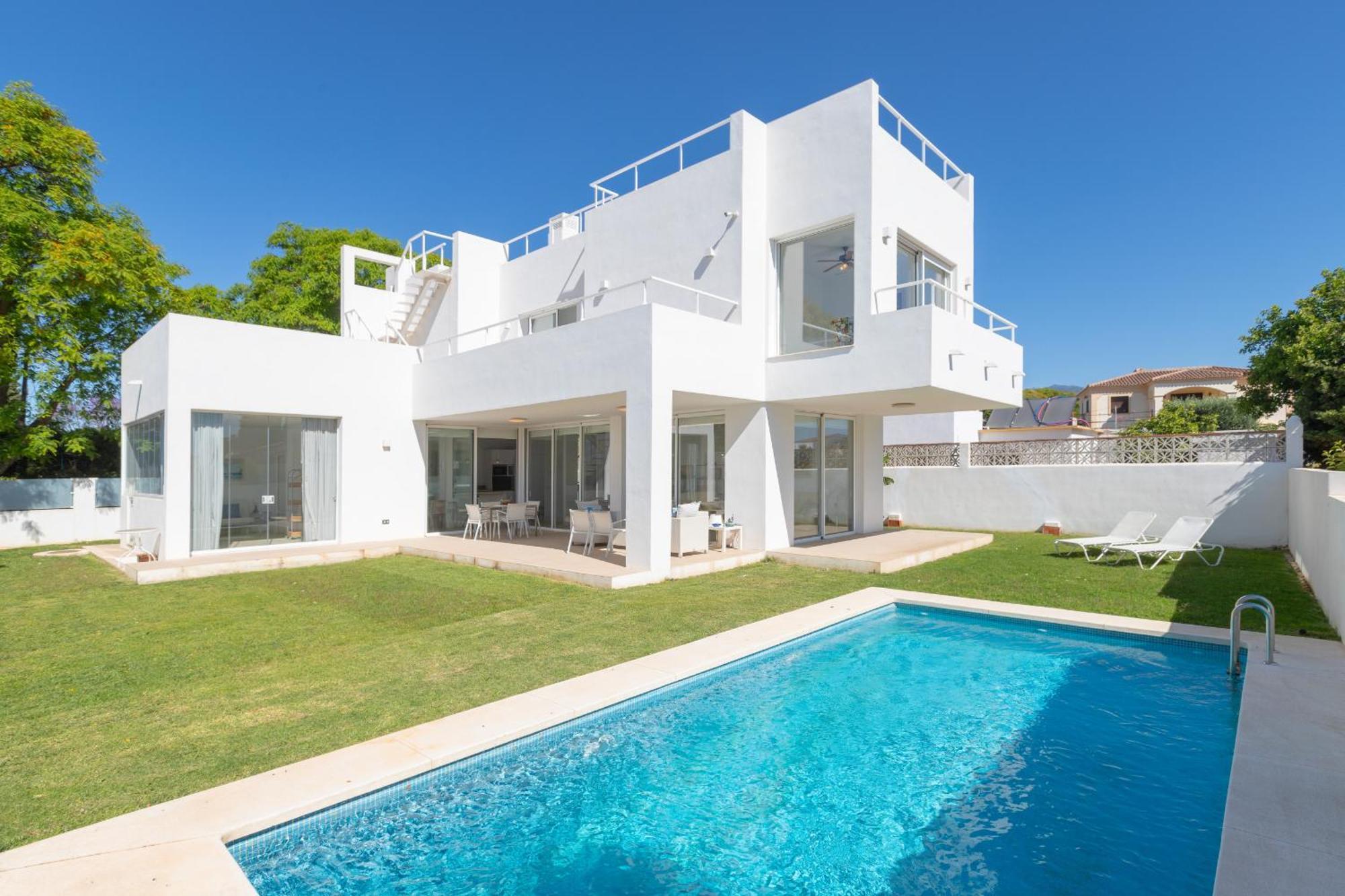 Espectacular Con Piscina En Villa Marbella