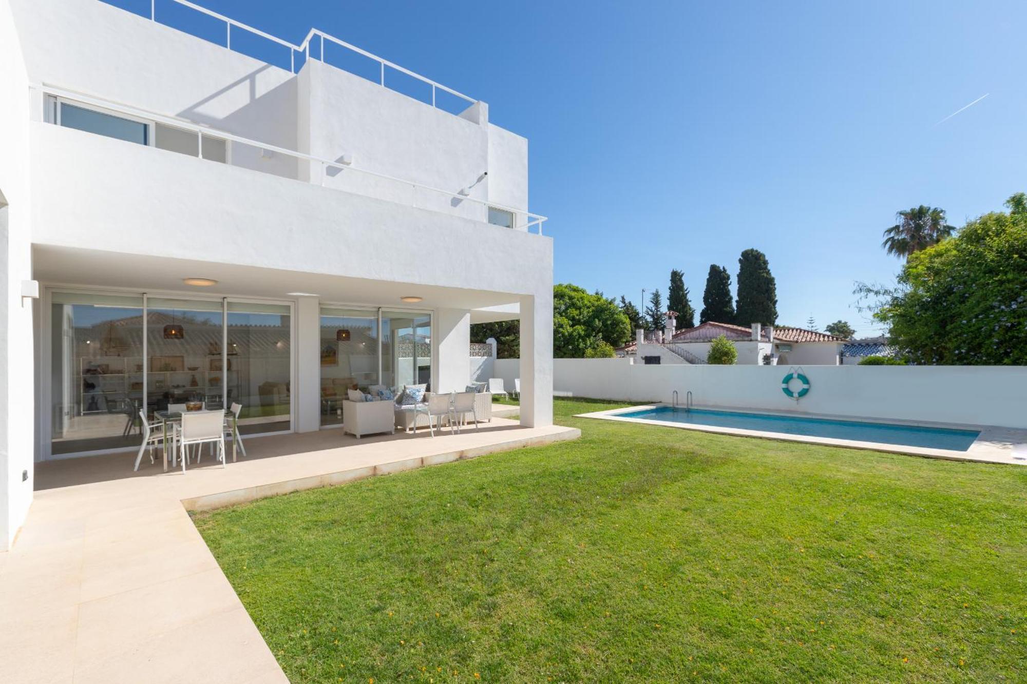 Espectacular Con Piscina En Villa *