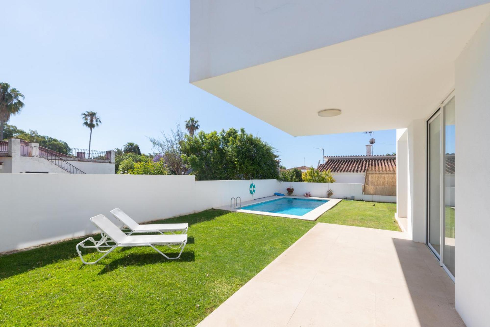 Villa Espectacular Con Piscina En *