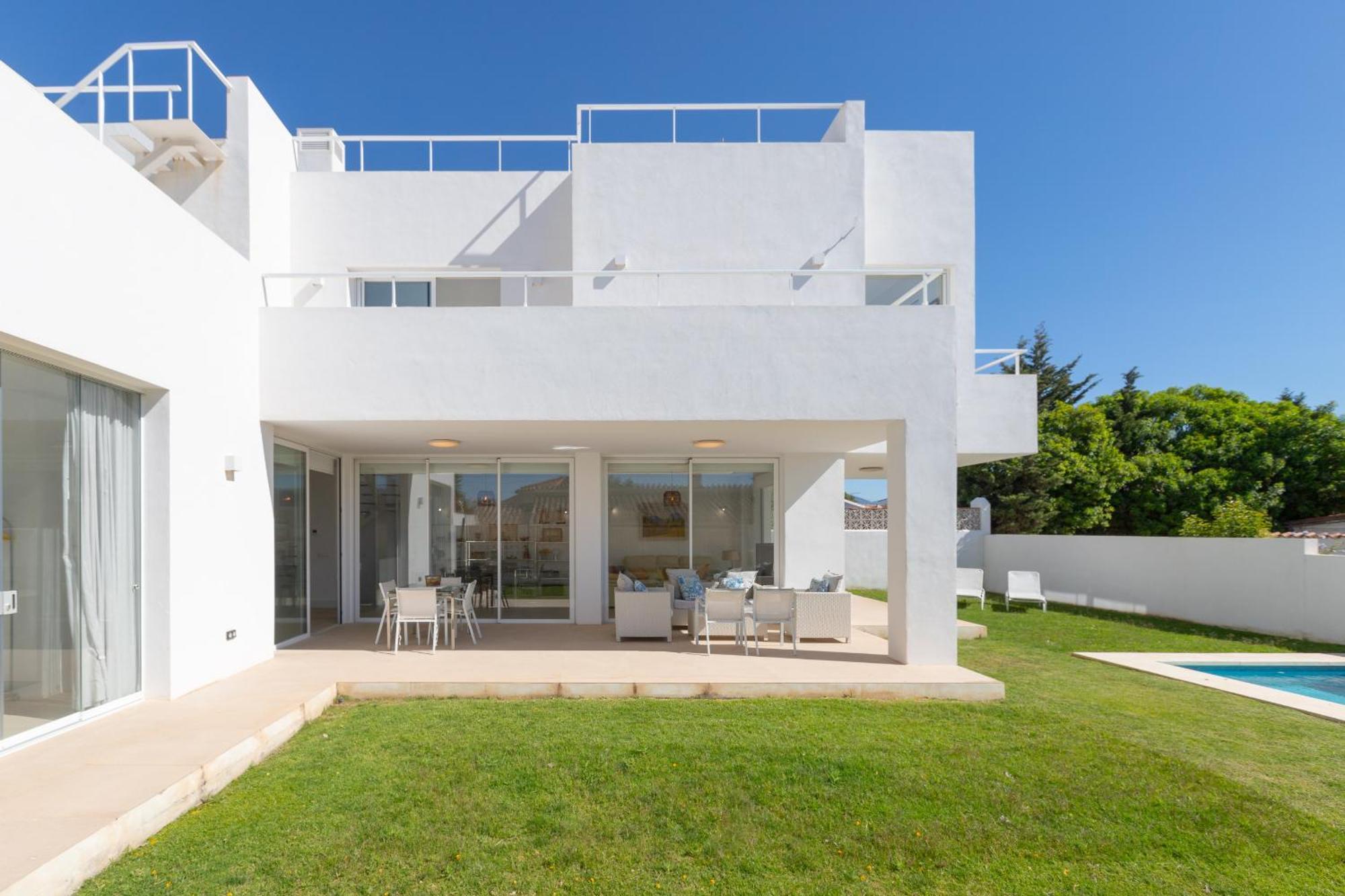 Espectacular Con Piscina En *